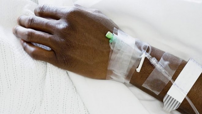 ABD polisi hastane dışında IV makineyi kullanan siyah adamın tutuklanmasını soruşturuyor