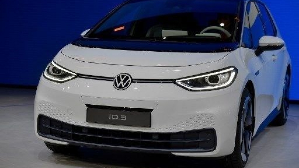 Alman otomobil devi Volkswagen yeni logosunu tanıttı