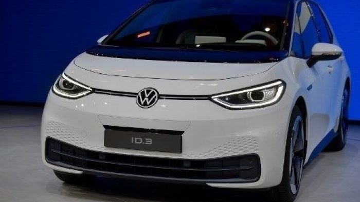 Alman otomobil devi Volkswagen yeni logosunu tanıttı