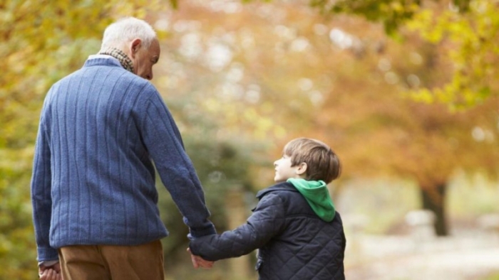 Alzheimer hastasına bakım verenler mutlaka destek istemeli!