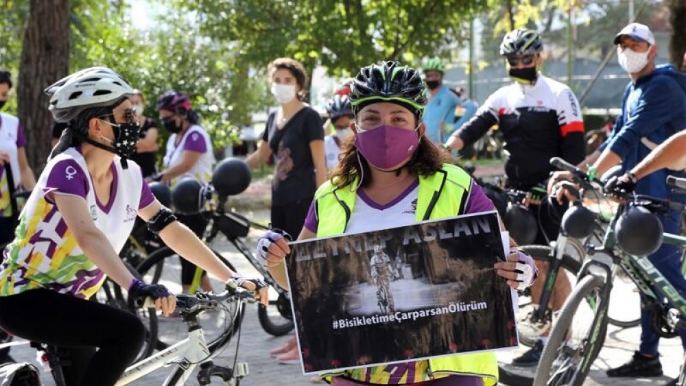 Bisikletçiler bisikletçileri öldüren trafik kazalarına karşı seslerini yükseltiyor