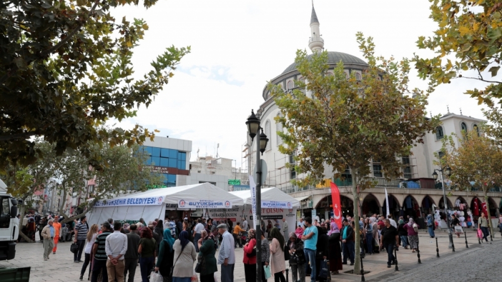 Denizli Büyükşehir’den 15.000 kişilik aşure hayrı