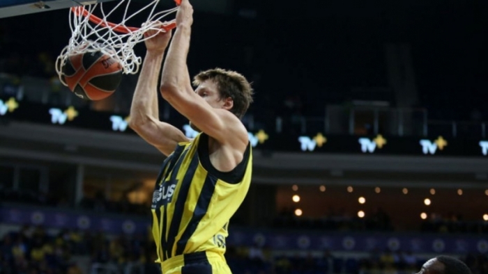 Fenerbahçe Doğuş Anadolu Efes'i 81-70 Yendi