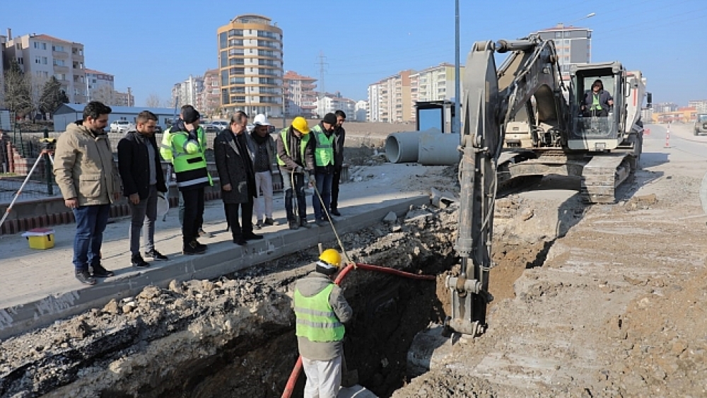 GÜRKAN, ABDİ İPEKÇİ CADDESİ’NDEKİ ALTYAPI ÇALIŞMALARINI YERİNDE İNCELEDİ