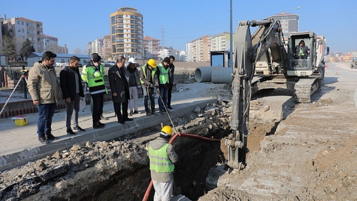 GÜRKAN, ABDİ İPEKÇİ CADDESİ’NDEKİ ALTYAPI ÇALIŞMALARINI YERİNDE İNCELEDİ