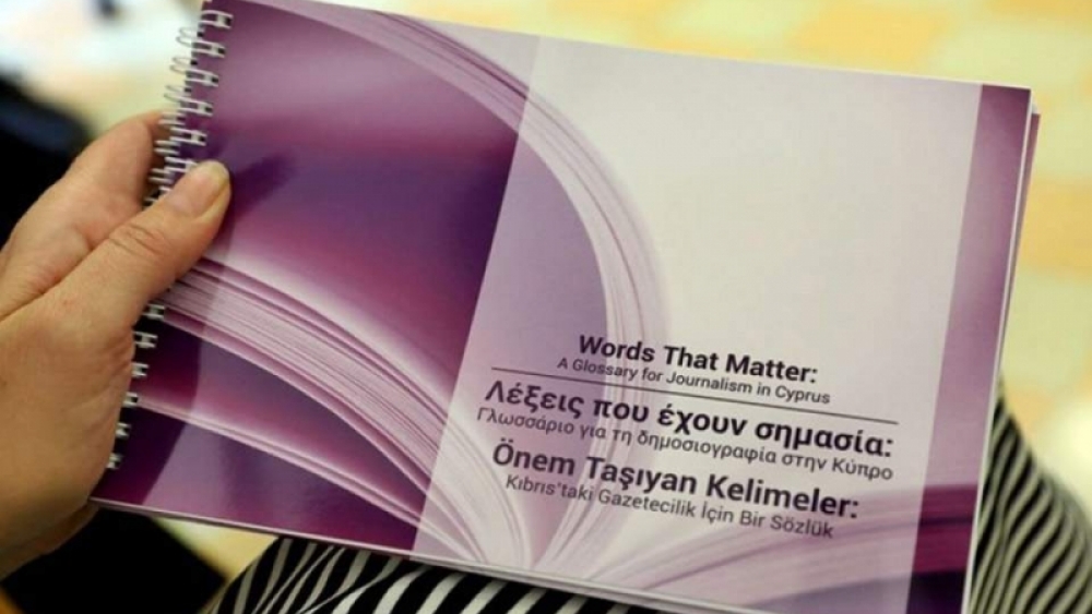 Kıbrıslı Rum gazeteciler iki toplumlu sözlüğü reddetti
