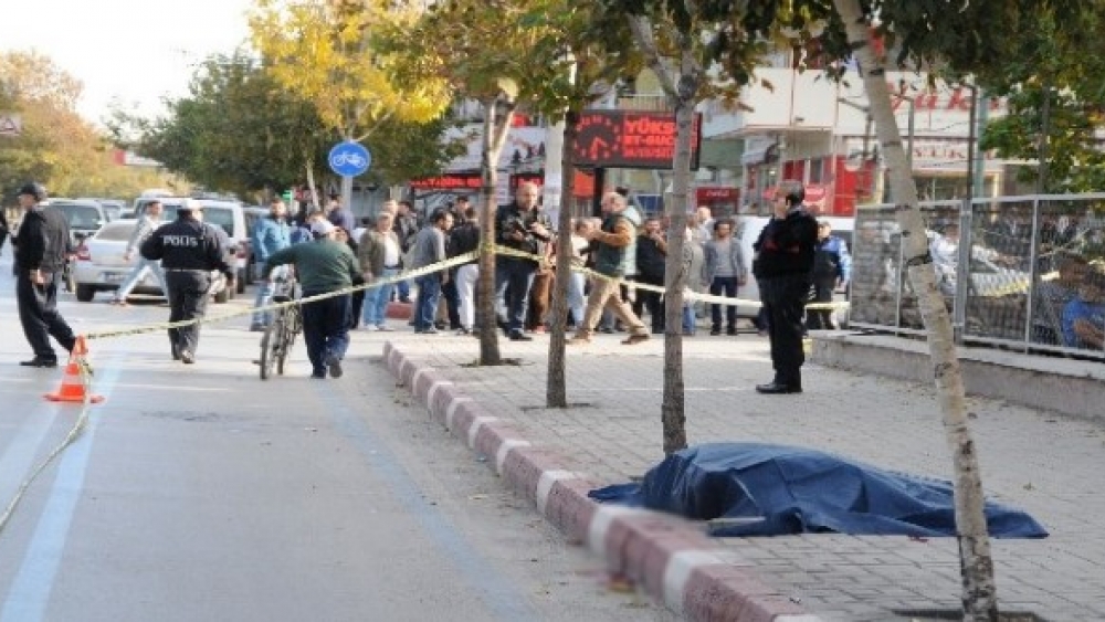 Kıskançlık Krizine Girdi Pompalı İle Dehşet Saçtı