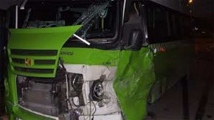 Kocaeli'de Yolcu Minibüsü Kaza Yaptı 