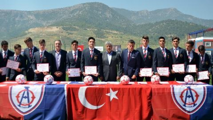 Lucescu, Altınordu Diploma Töreni'ne katıldı