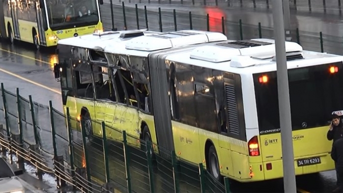 Metrobüse Servis Aracı Çarptı Çok Sayıda Yaralı Var