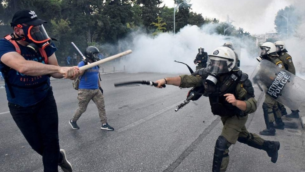 Polis, Selanik'teki çatışmalardan sonra 8 protestocuyu gözaltına aldı