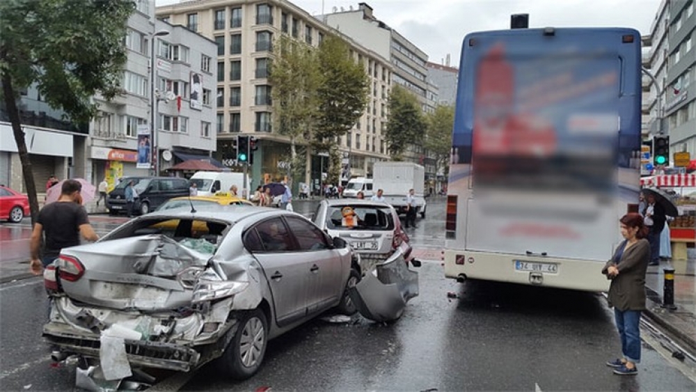 Rahatsızlık Geçiren İETT Şoförü Dehşet Saçtı