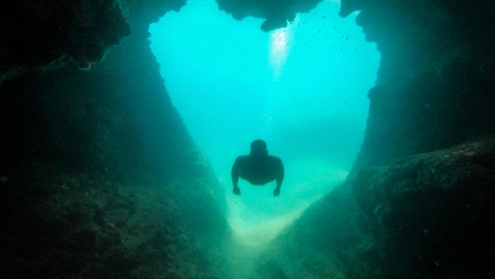 Su altı aşk mağarası çiftler için romantik bir deneyim sunuyor