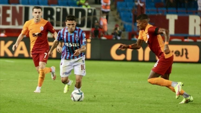 Trabzonspor, evinde Galatasaray ile 2-2 berabere kalmak için mücadele ediyor