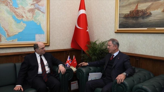 Türk ve İngiliz savunma bakanları iş birliğini görüştü