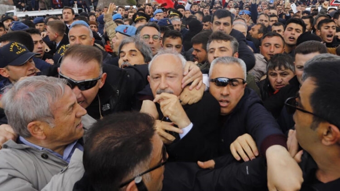 Türkiye'nin ana muhalefet liderine saldırı davasının ilk duruşması düzenlendi