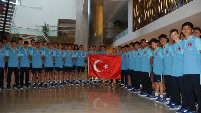 U15 ve U14 Milli Takımları, 23 Nisan'ı kutladı