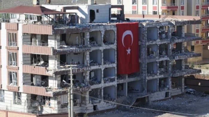 Urfa'da Emniyet Lojmanlarına Bombalı Saldırı 2 Şehit 17 Yaralı