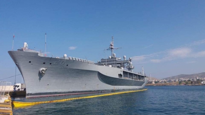 USS Mount Whitney Pire'de geldi