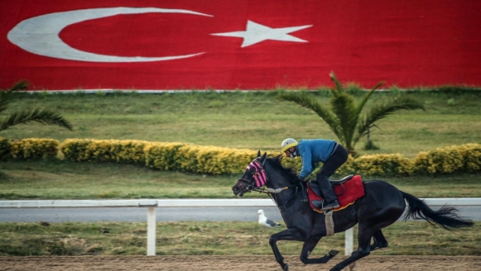 Uzun aradan sonra atlar hipodromlarda yarışa hazır 