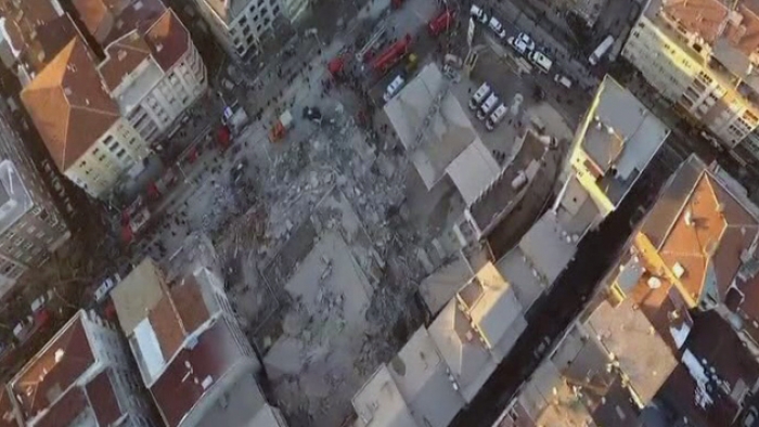 Zeytinburnu'da 7 Katlı Bina Çöktü 2 Ölü 5 Yaralı