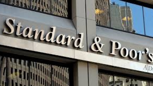 S & P, Yunanistan'ın görünümünü artırdı, derecelendirmeyi doğruladı